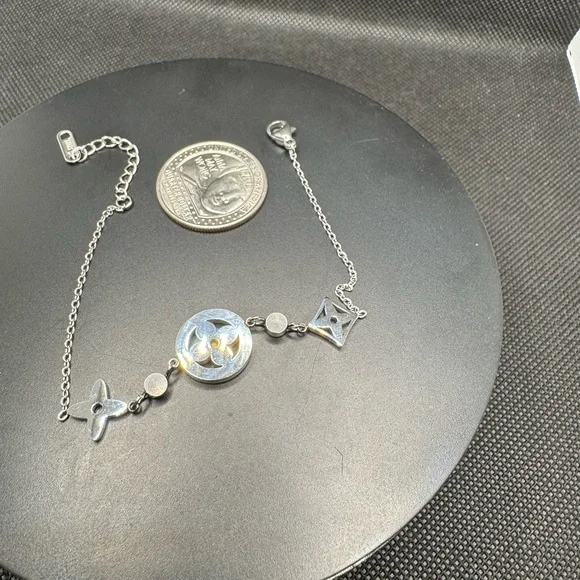 ‼️FINAL SALE ‼️Stainless Steel Chain Bracelet with Crystal Accents. NWOT - Picture 3 of 4